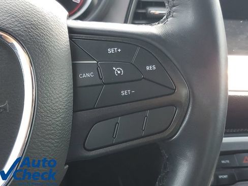 Used 2022 Dodge Challenger SXT RWD image 21