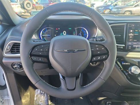 New 2023 Chrysler Pacifica Touring-L w/ S Appearance Package image 22