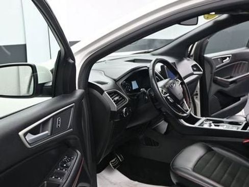 Certified 2024 Ford Edge ST-Line w/ Class II Trailer Tow Package AWD/4WD image 18