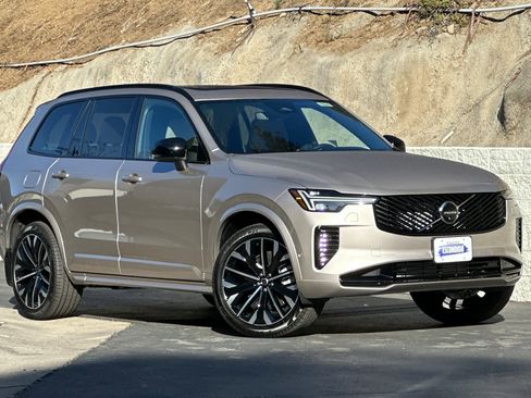 New 2026 Volvo XC90 T8 Ultra w/ Lounge Package image 2