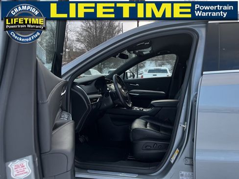 Used 2023 Cadillac XT4 Premium Luxury image 18