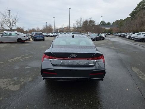 New 2026 Hyundai Elantra Limited FWD image 15