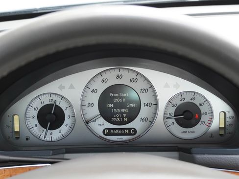 Used 2008 Mercedes-Benz E 350 4MATIC Sedan image 19