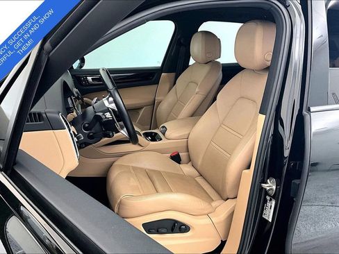 Used 2022 Porsche Cayenne AWD/4WD image 31