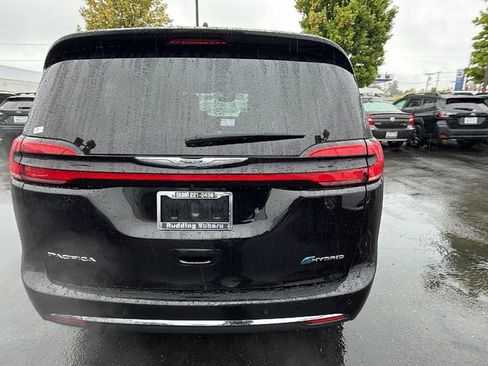 Used 2024 Chrysler Pacifica Limited FWD image 5
