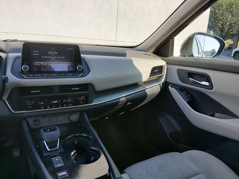 Used 2025 Nissan Rogue SV FWD image 12