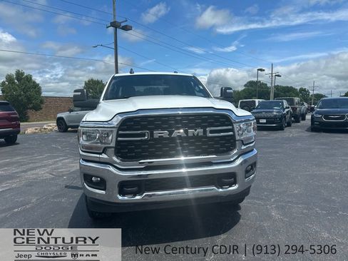 Used 2024 RAM 2500 Big Horn AWD/4WD image 3