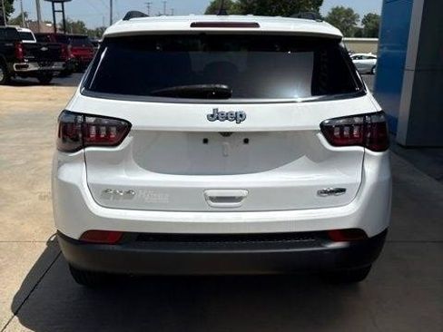 Used 2024 Jeep Compass Latitude AWD/4WD image 3