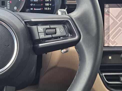 Certified 2025 Porsche Macan image 27