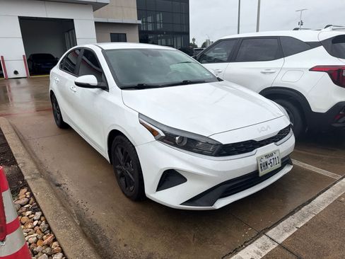 Certified 2022 Kia Forte LXS w/ LXS Technology Package FWD image 1