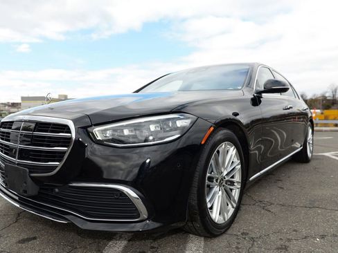 Used 2022 Mercedes-Benz S 580 4MATIC Sedan image 3