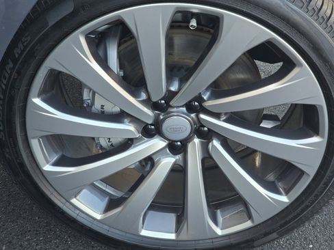 New 2025 Land Rover Range Rover SE image 31