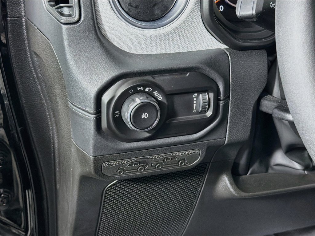 Used 2026 Jeep Wrangler Unlimited Sahara AWD/4WD image 10