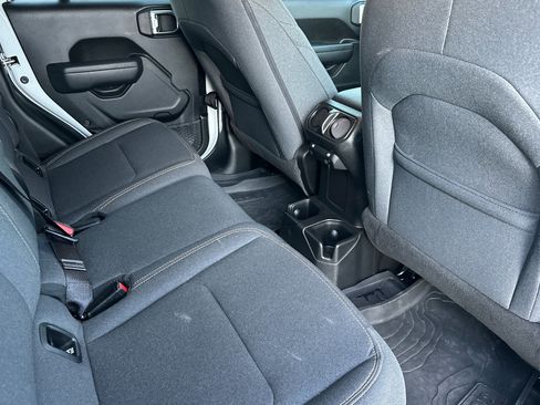 Used 2024 Jeep Gladiator Sport image 29