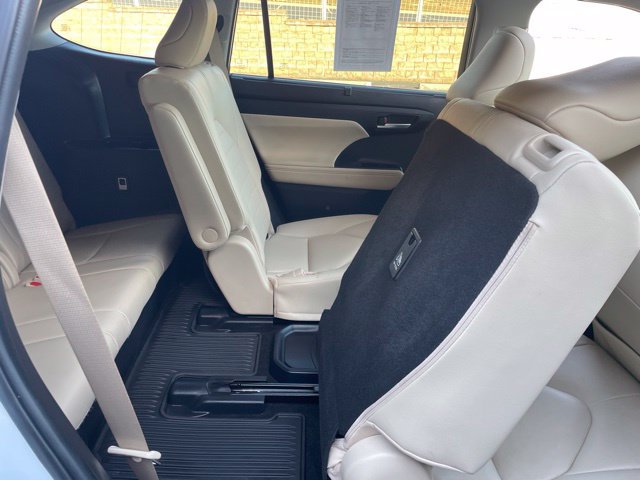 Used 2023 Toyota Highlander XLE AWD/4WD image 58
