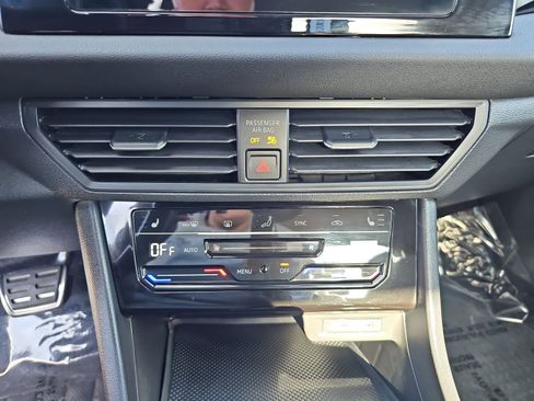 Certified 2025 Volkswagen Jetta Sport image 20