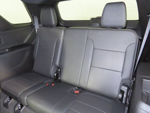 Used 2023 Chevrolet Traverse Premier AWD/4WD image 11