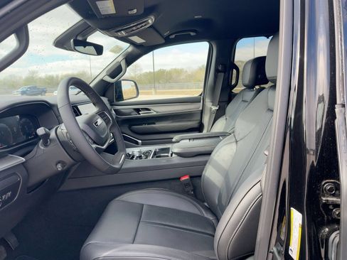 New 2025 Jeep Wagoneer L Series II w/ Convenience Group I AWD/4WD image 9