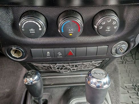 Used 2017 Jeep Wrangler Unlimited Sport AWD/4WD image 16