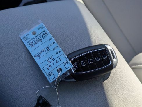 Used 2023 Hyundai Elantra Limited image 34