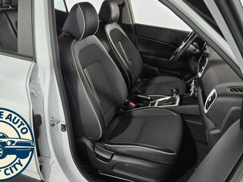 Used 2022 Hyundai Venue Limited FWD image 33
