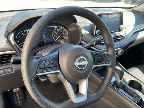 Used 2025 Nissan Altima 2.5 SV image 28