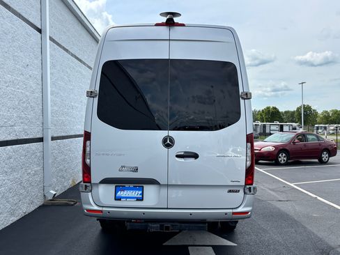 Used 2020 Mercedes-Benz Sprinter 3500 image 9