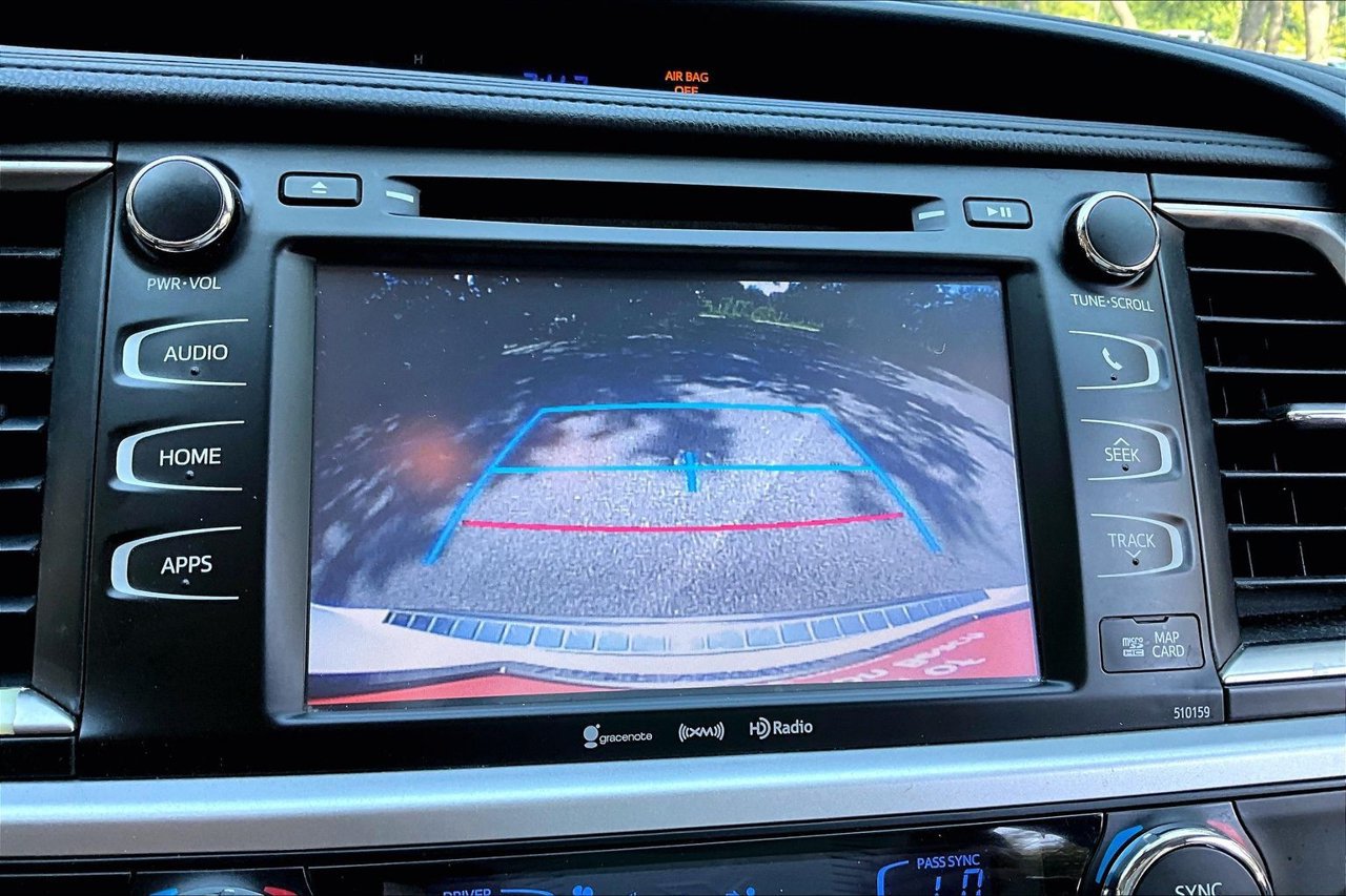 Used 2016 Toyota Highlander XLE FWD image 13
