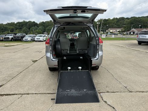 Used 2013 Toyota Sienna L w/ Towing Pkg FWD image 25