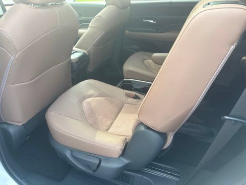Used 2025 Toyota Grand Highlander AWD Hybrid image 18