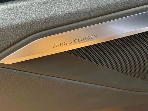 Used 2021 Audi e-tron Premium Plus w/ Premium Plus Package image 19