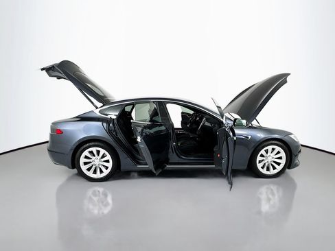 Used 2017 Tesla Model S 100D AWD/4WD image 32