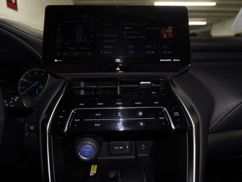 Used 2022 Toyota Venza XLE image 20