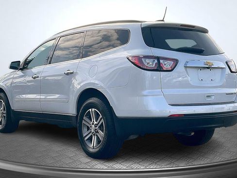 Used 2016 Chevrolet Traverse LT FWD image 2