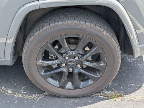 Used 2020 Jeep Grand Cherokee Altitude RWD image 10