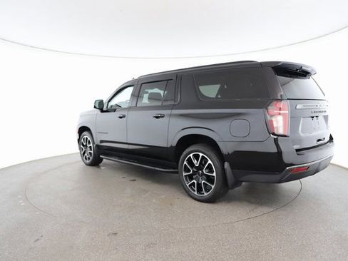 Used 2022 Chevrolet Suburban RST w/ Luxury Package image 10