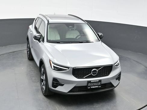 Certified 2026 Volvo XC40 B5 Plus w/ Protection Package Premier AWD/4WD image 31
