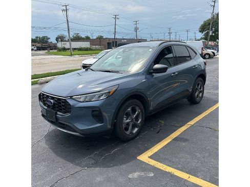Used 2025 Ford Escape ST-Line AWD/4WD image 2