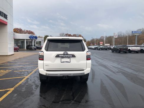 Used 2018 Toyota 4Runner TRD Off-Road Premium image 6