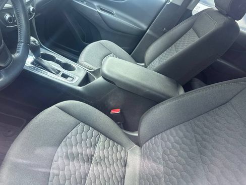 Used 2020 Chevrolet Equinox LT FWD image 2