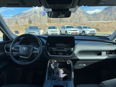 Used 2025 Toyota Grand Highlander XLE image 21
