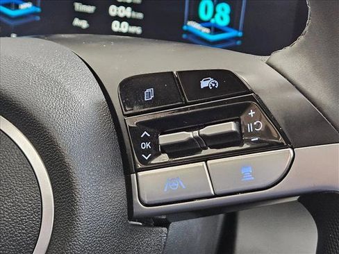 Used 2025 Hyundai Elantra SEL image 23