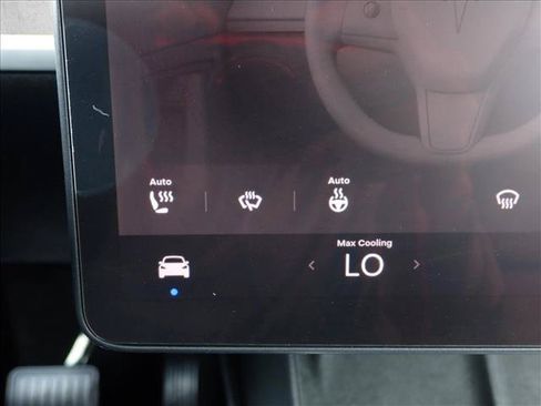Used 2022 Tesla Model Y Long Range AWD/4WD image 21