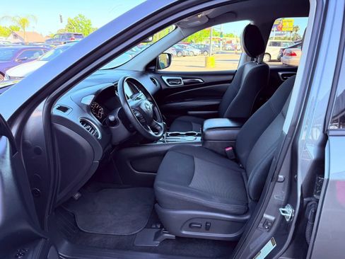 Used 2019 Nissan Pathfinder SV w/ Cargo Package FWD image 9