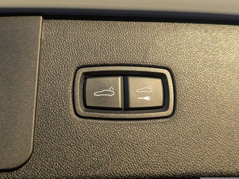 Certified 2022 Porsche Cayenne E-Hybrid image 16