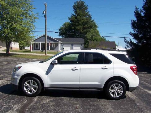 Used 2017 Chevrolet Equinox LT w/ Convenience Package image 6