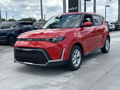 New 2025 Kia Soul LX w/ LX Technology Package image 2