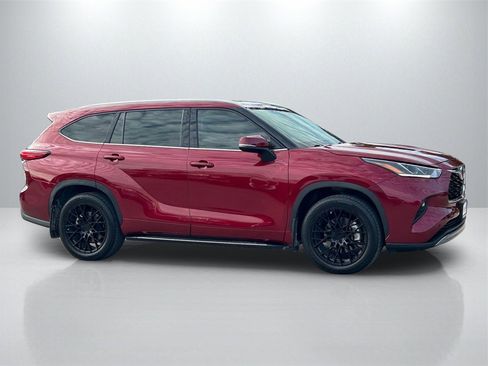 Certified 2022 Toyota Highlander Platinum image 4