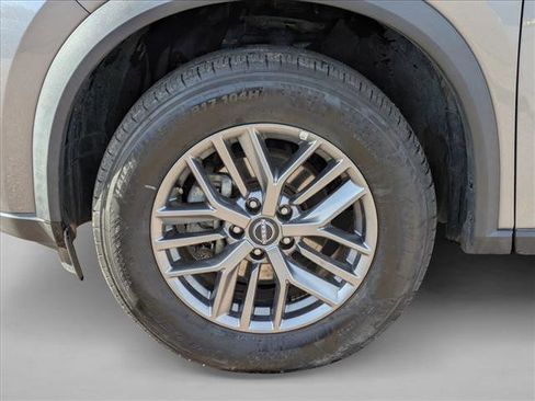 Used 2023 Nissan Rogue S image 10