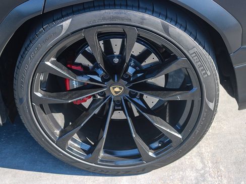 Used 2021 Lamborghini Urus image 10